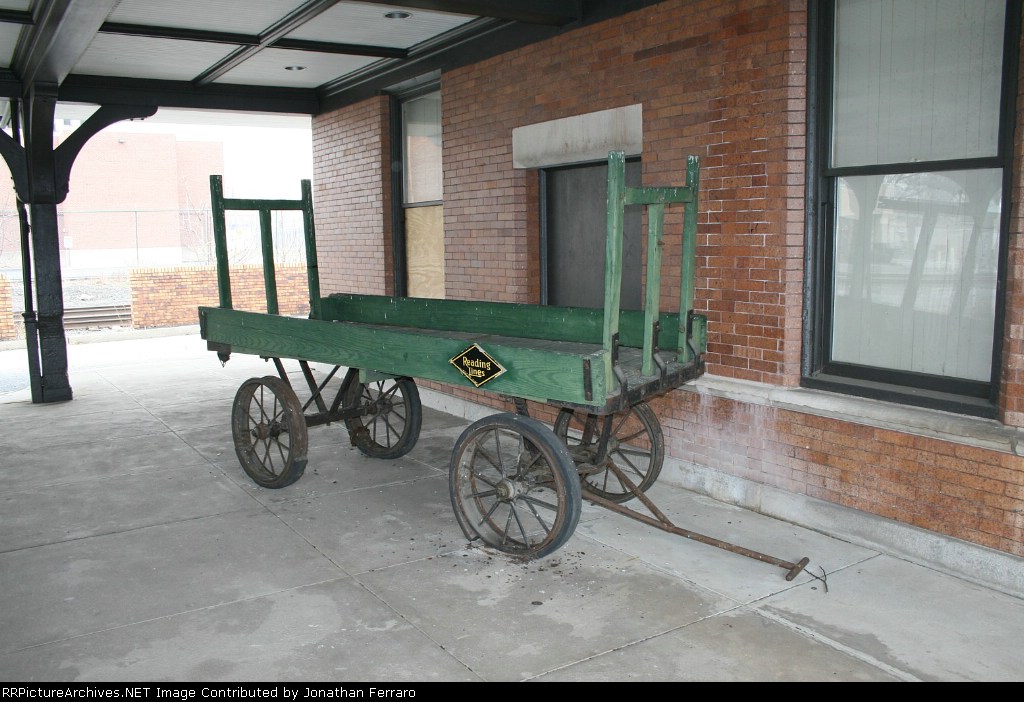 Reading Baggage Cart